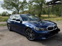Blau Gebraucht 2019 BMW 330 Sport Line Kombi | 23.000 € (Superpreis)