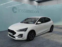 Weiß Gebraucht 2024 Ford Focus Limousine | 26.249 € (Fairer Preis)