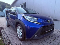 Blau Gebraucht 2023 Toyota Aygo Kleinwagen | 15.940 € (Guter Preis)