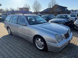 Silber Gebraucht 2001 Mercedes E320 Avantgarde Kombi | 3.490 €