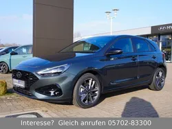 Cypress green Neu 2025 Hyundai i30 Advantage Limousine | 31.990 € (Teuer)