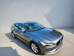 Grau Gebraucht 2017 Volvo V90 Momentum Kombi | 9.200 €