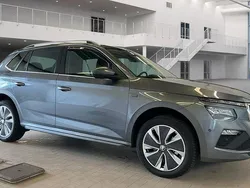 Graphitegrau Gebraucht 2024 Skoda Kamiq Selection SUV | 28.990 € (Teuer)