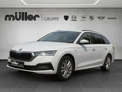 Moonweiß metallic (metallic) Gebraucht 2021 Skoda Octavia Clever Kombi | 26.490 € (Fairer Preis)