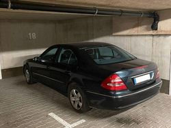 Schwarz Gebraucht 2003 Mercedes E220 Avantgarde Limousine | 7.200 €