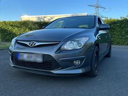 Grau Gebraucht 2010 Hyundai i30 Kleinwagen | 4.000 € (Fairer Preis)