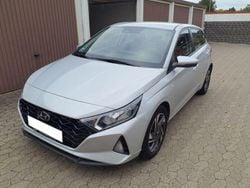 Silber Gebraucht 2022 Hyundai i20 Trend Limousine | 17.500 € (Fairer Preis)