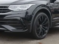 Deep black perleffekt Gebraucht 2024 VW Tiguan R-line SUV | 49.996 € (Superpreis)