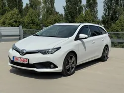 Weiß Gebraucht 2015 Toyota Auris Touring Sports Design Kombi | 9.280 € (Fairer Preis)