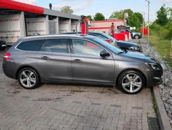 Grau Gebraucht 2017 Peugeot 308 Kombi | 7.500 €