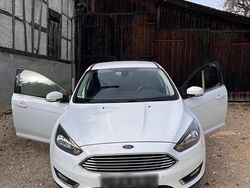 Weiß Gebraucht 2015 Ford Focus Kleinwagen | 8.000 € (Fairer Preis)