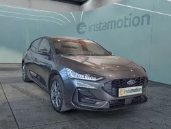 Grau Gebraucht 2024 Ford Focus ST-Line | 27.630 € (Fairer Preis)