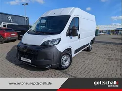 Weiß Gebraucht 2024 Peugeot Boxer Van | 30.990 € (Etwas zu teuer)