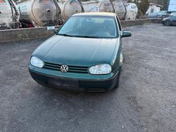 Grün Gebraucht 2001 VW Golf IV Kleinwagen | 750 € (Superpreis)
