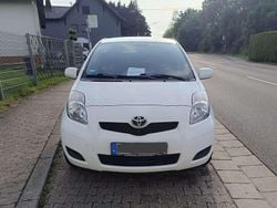 Weiß Gebraucht 2011 Toyota Yaris Limousine | 3.500 € (Fairer Preis)