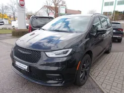 Brilliant black crystal Gebraucht 2023 Chrysler Pacifica Limited SUV | 56.980 € (Teuer)