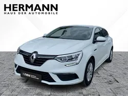 Arktis weiß (weiß) Gebraucht 2019 Renault Mégane GrandTour Life Kombi | 12.797 € (Fairer Preis)