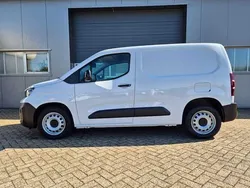 Weiß Gebraucht 2023 Peugeot Partner Premium Van / Kleinbus | 19.990 € (Fairer Preis)