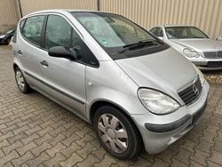 Grau Gebraucht 2002 Mercedes 170 Elegance Van / Kleinbus | 1.450 €