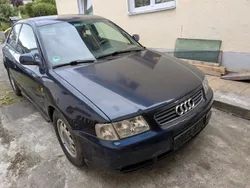 Blau Gebraucht 1999 Audi A3 Ambiente Limousine | 650 € (Guter Preis)