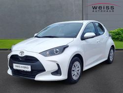 Weiss Neu 2025 Toyota Yaris Hybrid Comfort Limousine | 24.680 € (Fairer Preis)