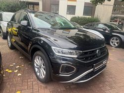 Schwarz Gebraucht 2023 VW T-Roc Life SUV | 17.400 € (Fairer Preis)