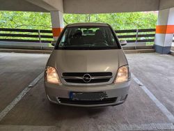 Silber Gebraucht 2004 Opel Meriva Essentia Van / Kleinbus | 3.200 € (Fairer Preis)