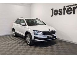 Weiß (moon weiss metallic) Gebraucht 2024 Skoda Karoq Selection SUV | 28.790 € (Guter Preis)