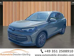 Cipressinogrün metallic Gebraucht 2024 VW Tiguan Life SUV | 33.980 € (Fairer Preis)