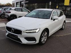 Weiß Gebraucht 2019 Volvo V60 Momentum Kombi | 21.500 € (Guter Preis)