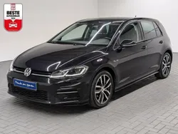 Schwarz (tiefschwarzmet.) Gebraucht 2019 VW Golf VII Highline Limousine | 22.980 € (Teuer)