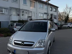 Grau Gebraucht 2010 Opel Meriva Van / Kleinbus | 2.799 € (Fairer Preis)