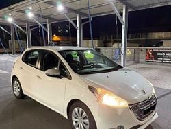 Weiß Gebraucht 2014 Peugeot 208 Active Kleinwagen | 4.590 € (Guter Preis)