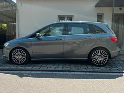 Grau Gebraucht 2012 Mercedes B200 Van / Kleinbus | 12.300 € (Fairer Preis)