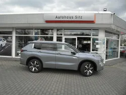 Schwarz Neu 2025 Mitsubishi Outlander P-HEV Intro Edition SUV | 48.890 € (Superpreis)