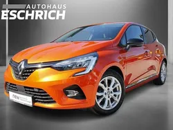 Orange Gebraucht 2022 Renault Clio V Zen Limousine | 15.380 € (Fairer Preis)