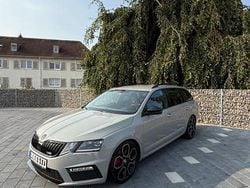 Grau Gebraucht 2018 Skoda Octavia RS Kombi | 18.500 € (Guter Preis)