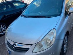 Grau Gebraucht 2007 Opel Corsa Kleinwagen | 1.000 € (Guter Preis)