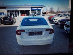 Weiß Gebraucht 2016 Volvo S60 Momentum Limousine | 9.000 € (Guter Preis)