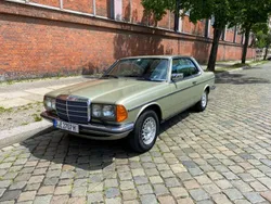 Grün Gebraucht 1983 Mercedes 230 Coupé | 12.990 €