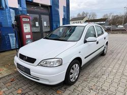 Weiß Gebraucht 1998 Opel Astra Limousine | 2.799 €