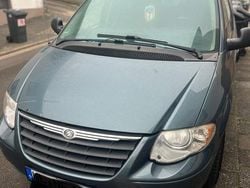 Grau Gebraucht 2005 Chrysler Town & Country Touring Kombi | 2.200 €