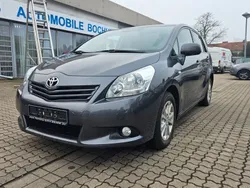 Grau Gebraucht 2011 Toyota Verso Edition Van / Kleinbus | 10.999 € (Teuer)