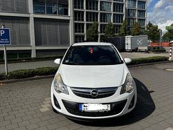 Weiß Gebraucht 2011 Opel Corsa Edition Kleinwagen | 3.000 € (Etwas zu teuer)