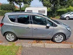 Grau Gebraucht 2015 Opel Meriva Edition Van / Kleinbus | 9.000 € (Etwas zu teuer)
