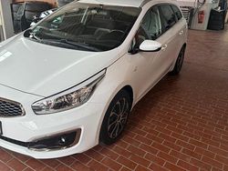 Weiß Gebraucht 2017 Kia Ceed Kleinwagen | 10.500 € (Fairer Preis)