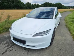 Weiß Gebraucht 2024 Tesla Model 3 Long Range Limousine | 44.994 €