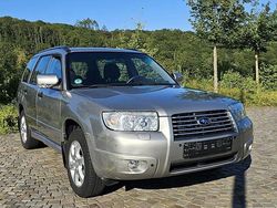 Grau Gebraucht 2005 Subaru Forester SUV | 7.490 €