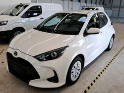 Super (pure) white ii Gebraucht 2022 Toyota Yaris Hybrid Business Edition Limousine | 16.800 € (Superpreis)