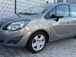 Grau Gebraucht 2010 Opel Meriva Van / Kleinbus | 7.500 € (Fairer Preis)